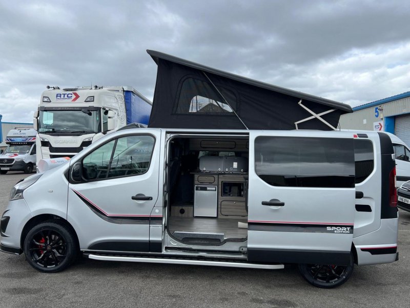 VAUXHALL VIVARO