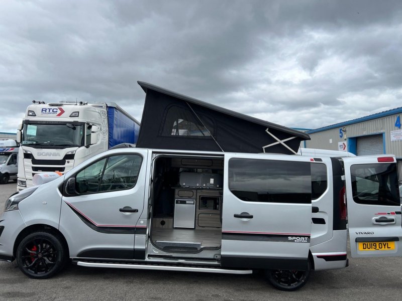 VAUXHALL VIVARO