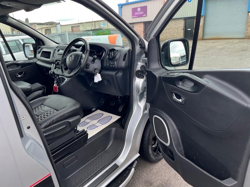 VAUXHALL VIVARO