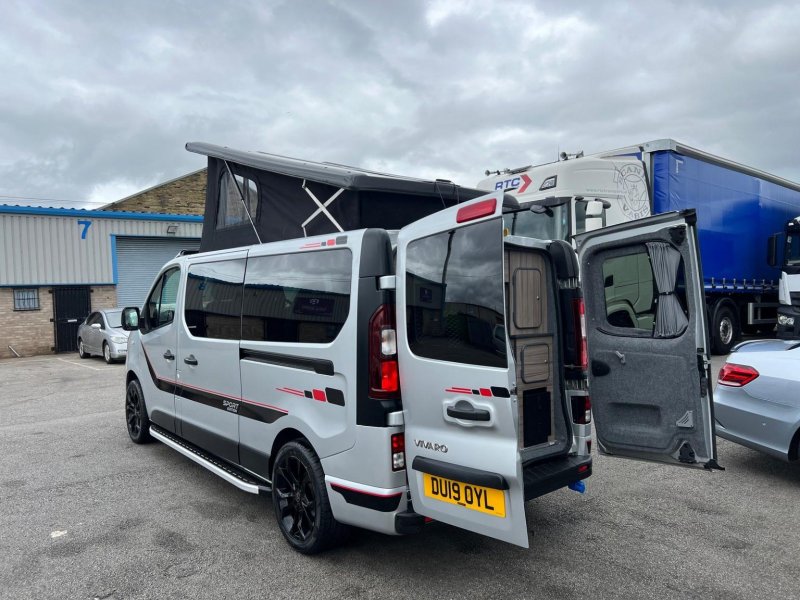 VAUXHALL VIVARO