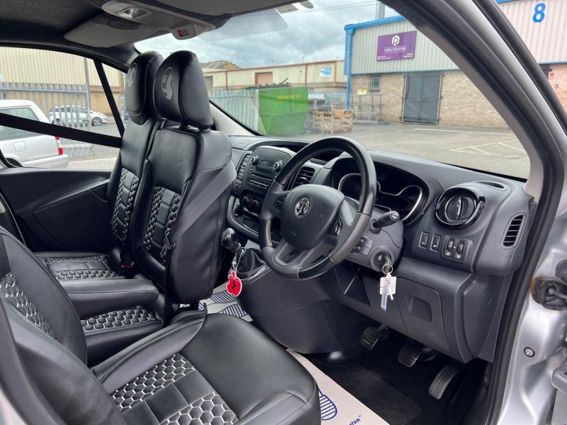 VAUXHALL VIVARO