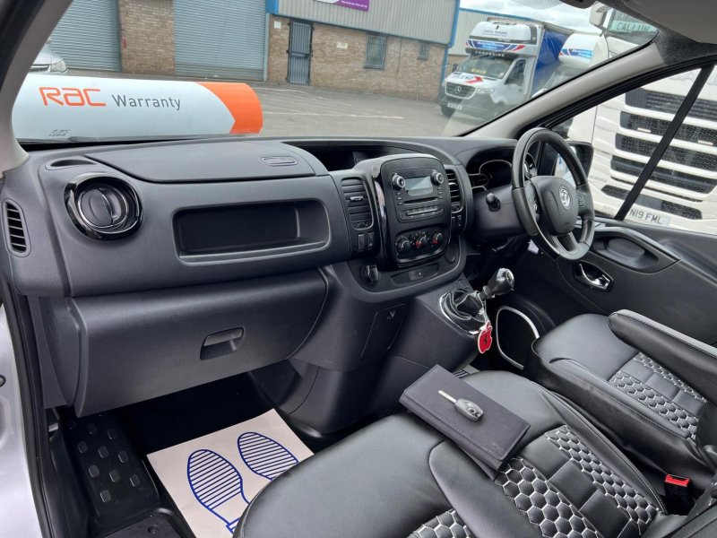 VAUXHALL VIVARO