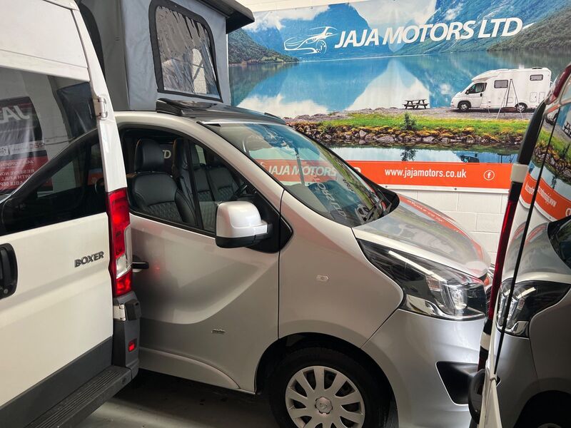 VAUXHALL VIVARO