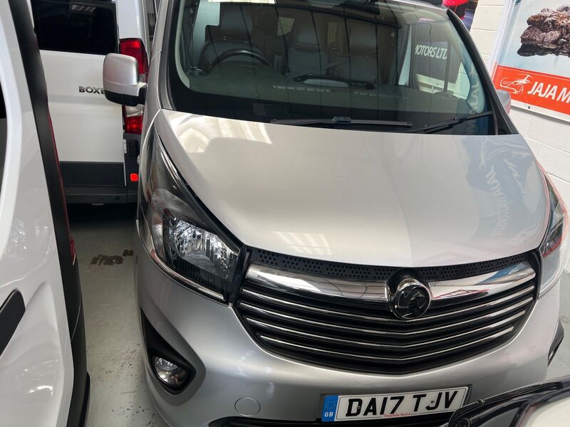 VAUXHALL VIVARO