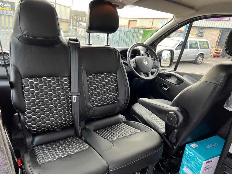 VAUXHALL VIVARO