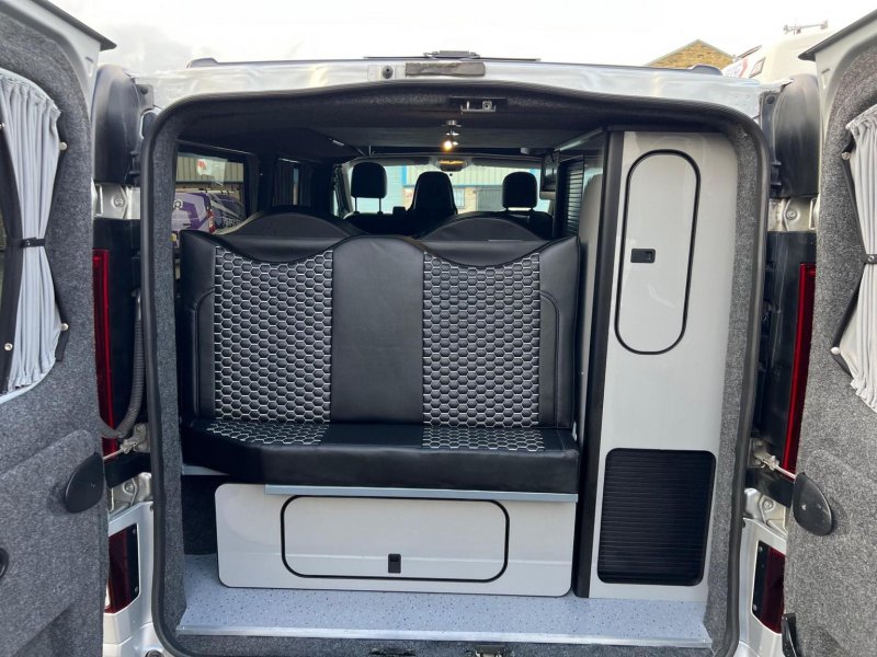 VAUXHALL VIVARO