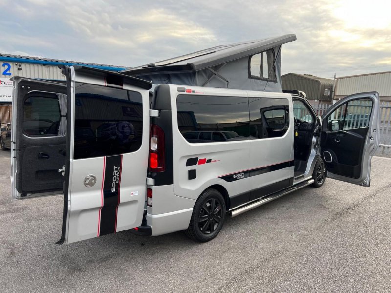 VAUXHALL VIVARO