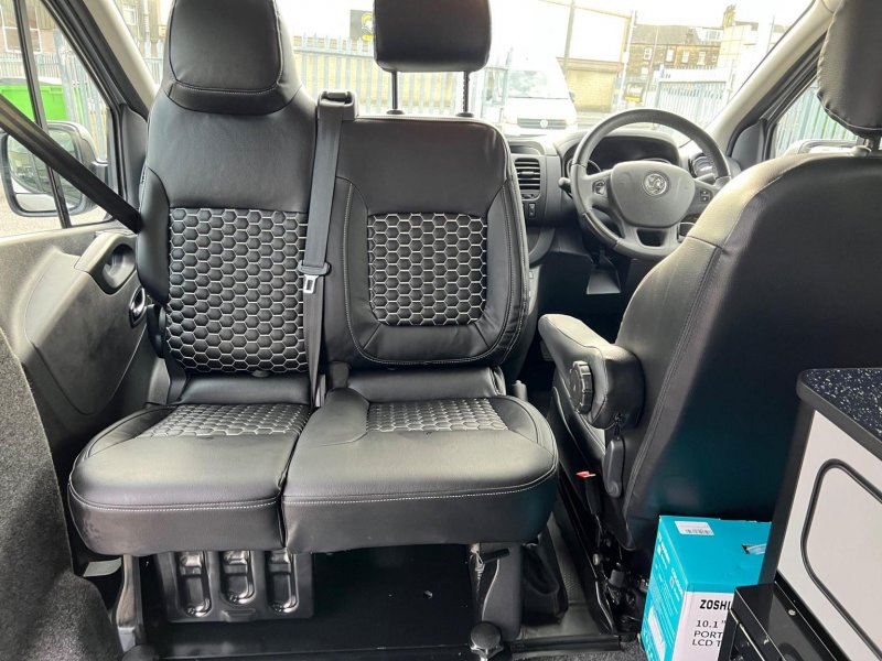 VAUXHALL VIVARO