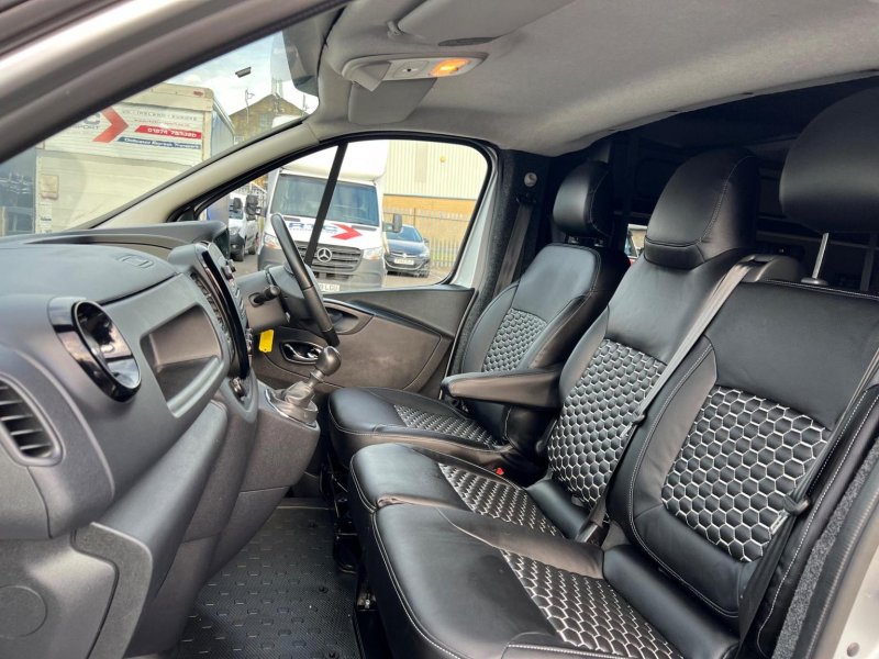 VAUXHALL VIVARO