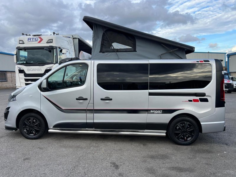 VAUXHALL VIVARO