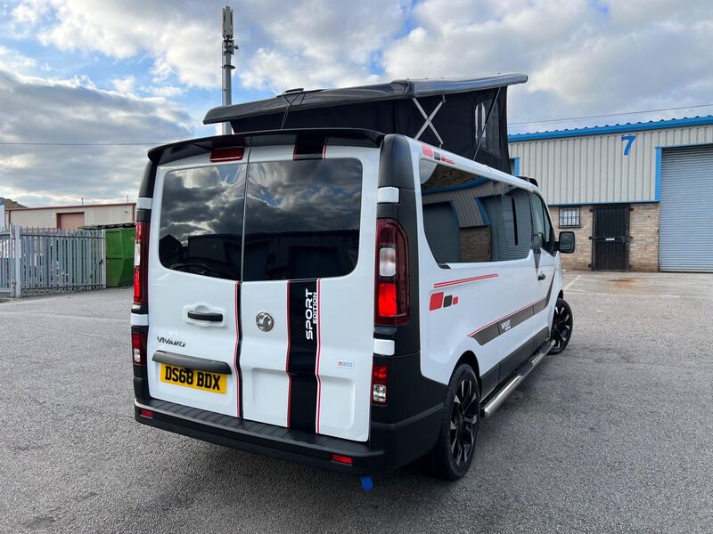 VAUXHALL VIVARO