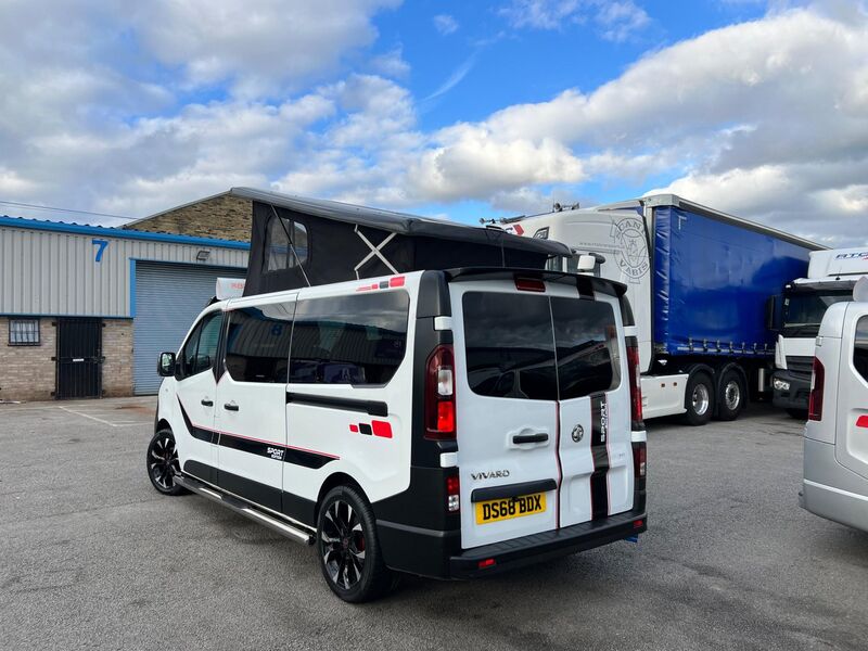 VAUXHALL VIVARO